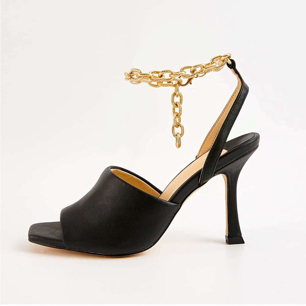 Black coutgo 4 inch heels. NWOT